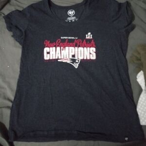 47 women's patriots super bowl LI tee shirt size: L